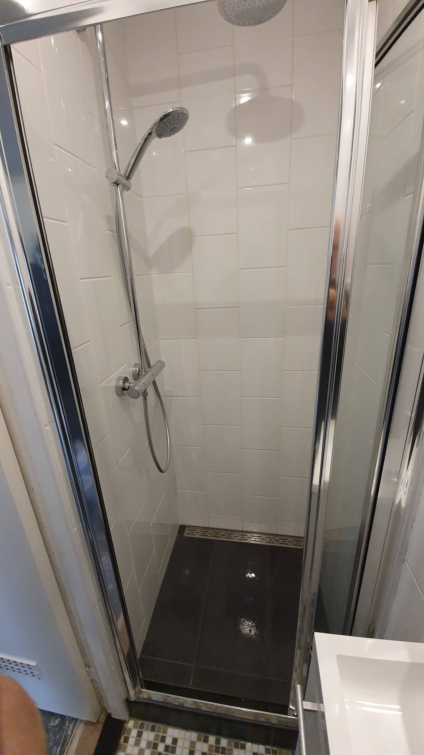 Kleine badkamer renovatie Amsterdam